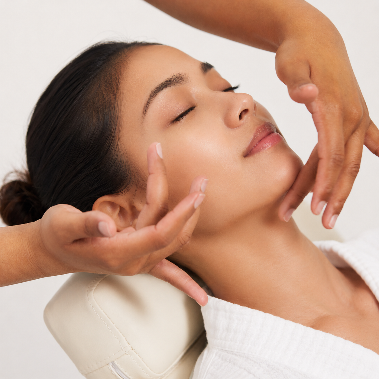 MIMIQ face sculpting hands treatment in Bangkok