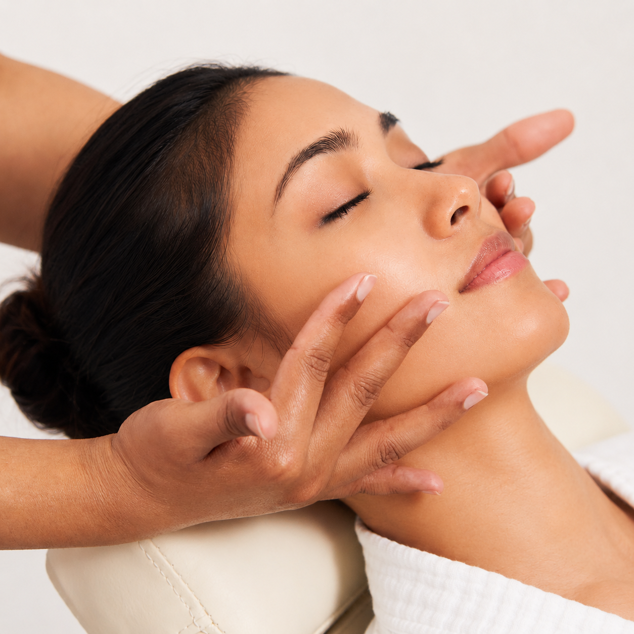 MIMIQ facial lifting cheek massage in Bangkok