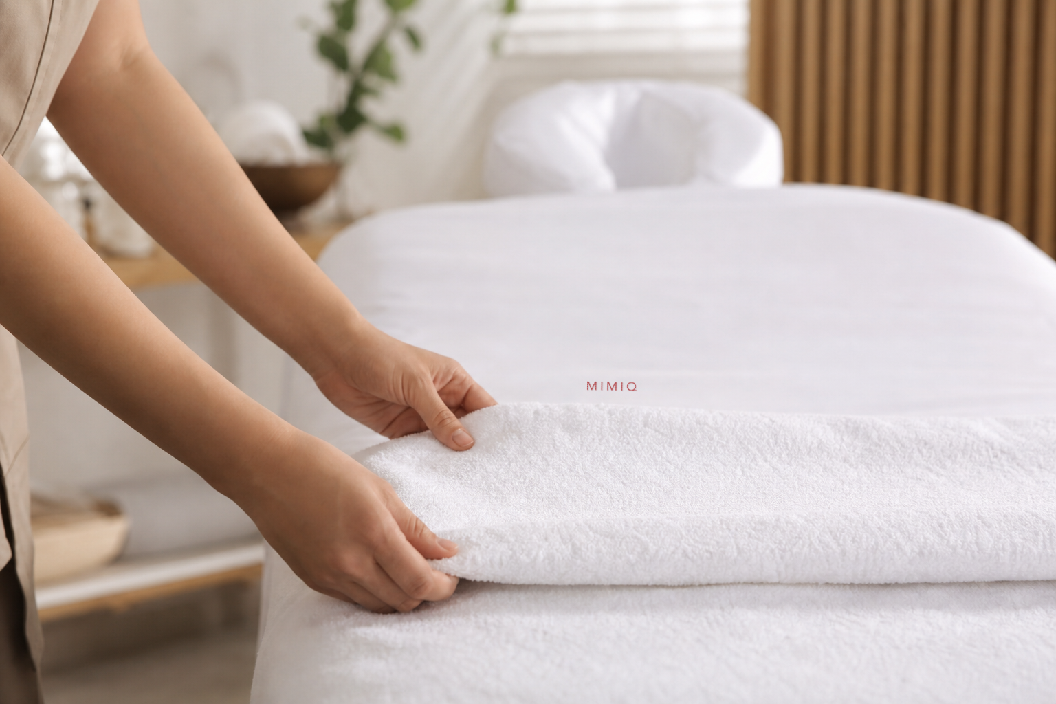 MIMIQ treatment detail and clean towels for hydration facial massage Bangkok