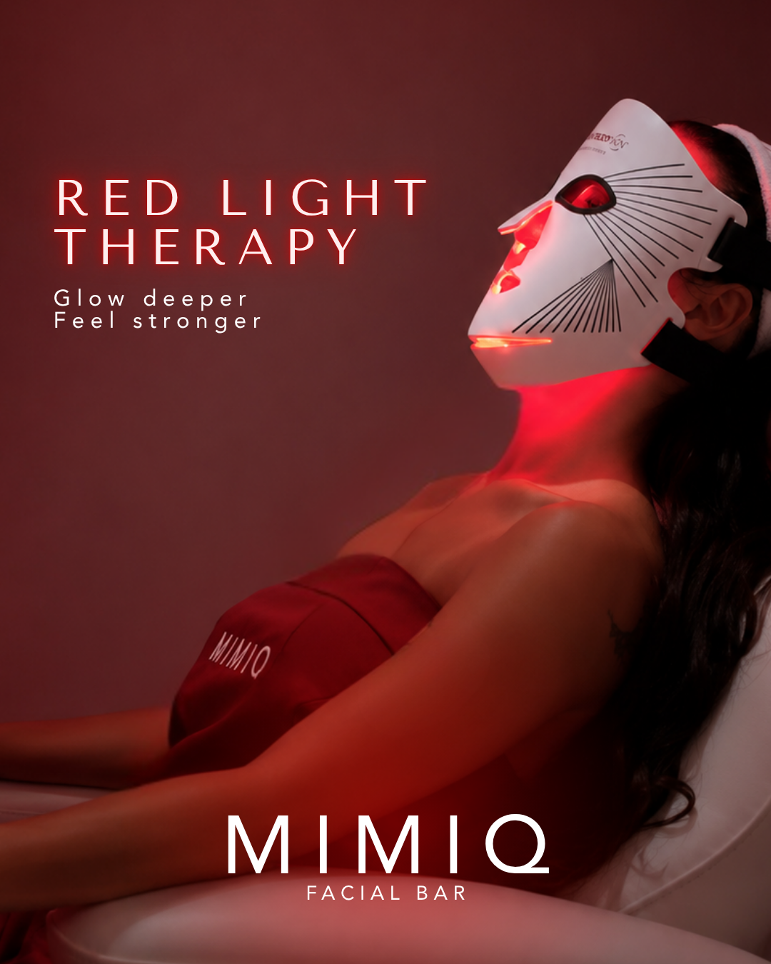 MIMIQ client relaxing under a CURRENTBODY red LED face mask in Bangkok